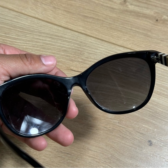 Burberry BE4216 Polarized Sunglasses for Women, Lens Size 57mm - Black (3001T3) - Picture 4 of 9